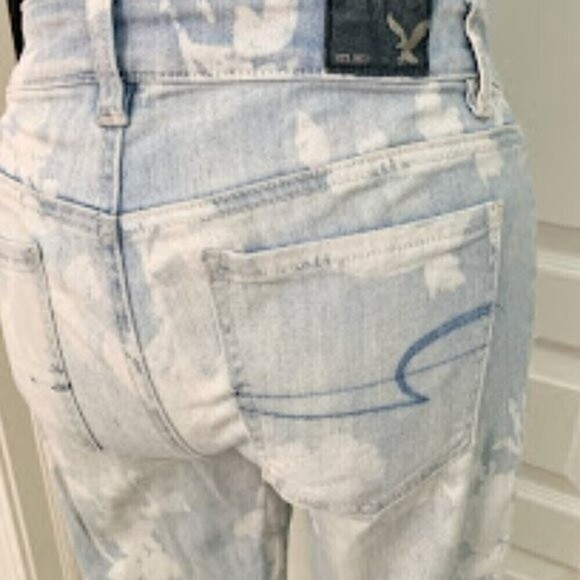 American Eagle Floral Light Wash Crop Super Stretch Distressed Skinny Jean - Picture 9 of 12